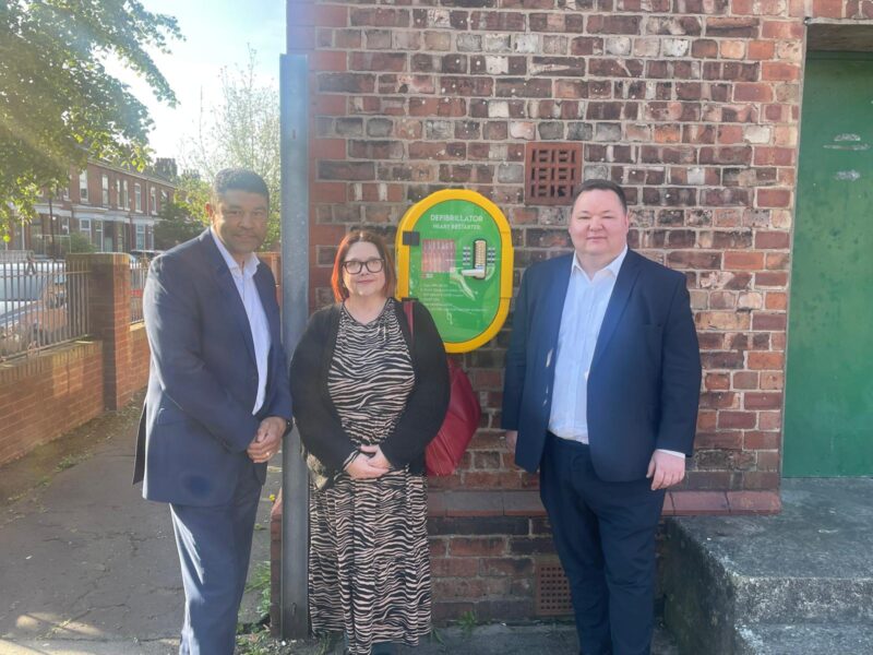 I joined local councillor Emma Hirst in visiting Old Trafford Amateur Boxing and Fitness Club to celebrate the installation of their new community defibrillator